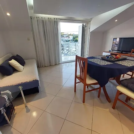 Sunshine Baum בית הארחה מרינה